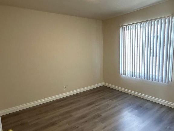 5th image of 12425 Oxnard St #12421-1/2
