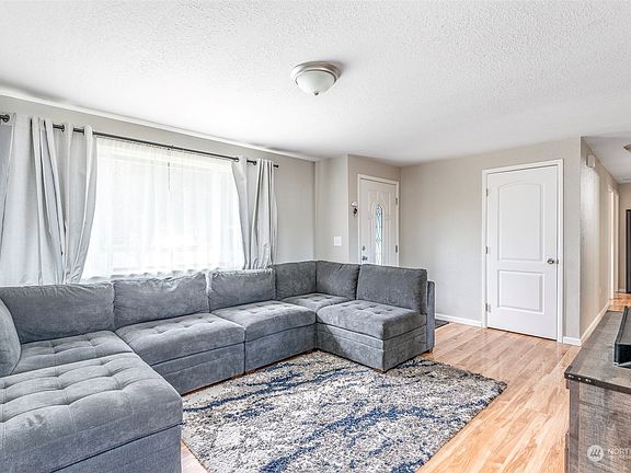 5th image of 1208 NW Crystal Court