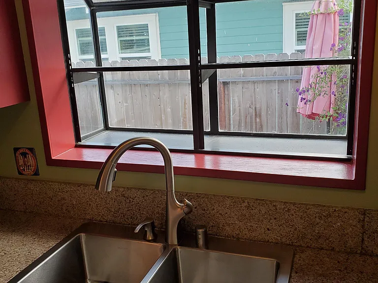 1768 Cable St — Photo 9