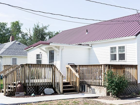 4th image of 704 3rd St
