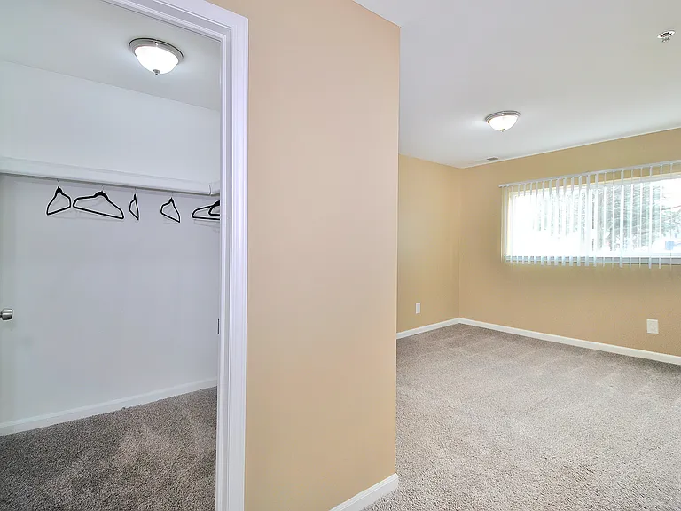 Woodcrest Apartments — Photo 7