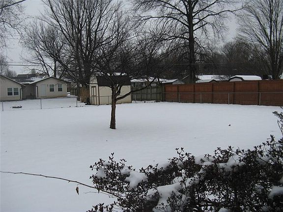 3rd image of 632 Woodview Dr