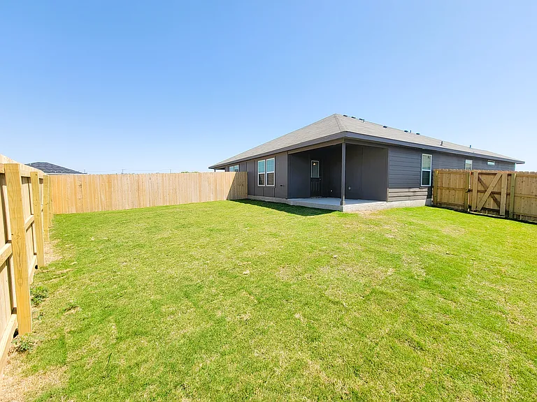 1235 Lexington Dr #B — Photo 17