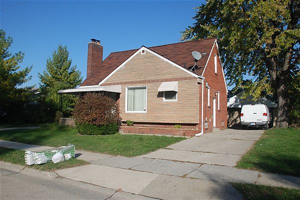 22438 Linwood Front of House