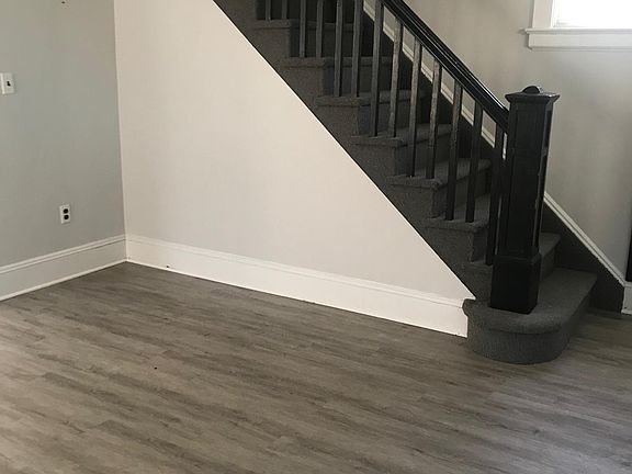 3rd image of 562 Villa Ave