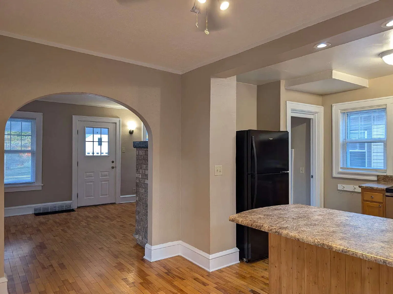 2 bed, 1.0 bath, $1,450 — Photo 4