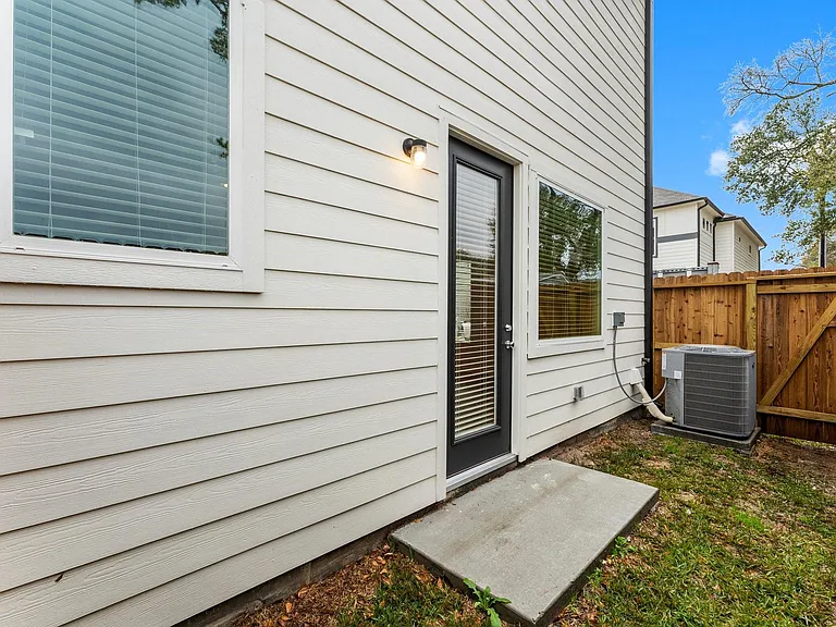 5905 Haring Ln — Photo 32