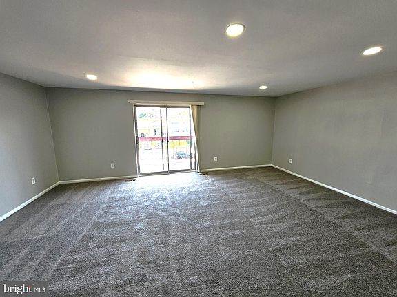 4th image of 3647 Glengyle Ave #3D