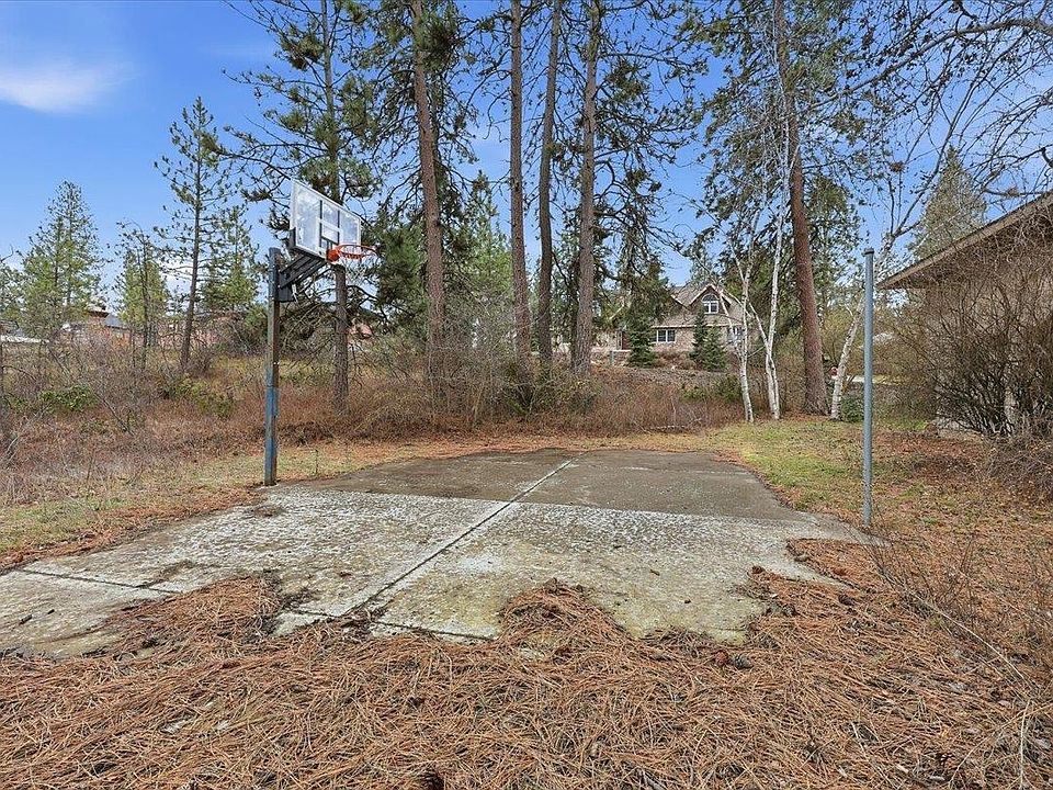 2nd image of 1835 E Pinecrest Rd