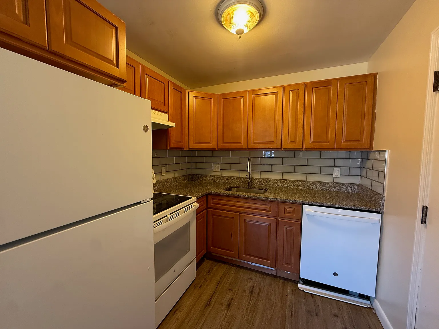 1 bed, 750 sqft, $1,800 — Photo 2