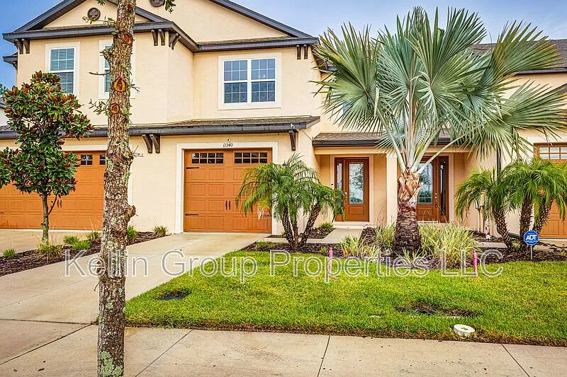 3 bed, 2.5 bath, $2,200 — Photo 2