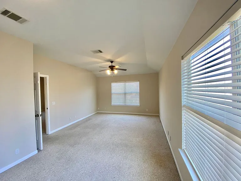 20412 Farm Pond Ln — Photo 13