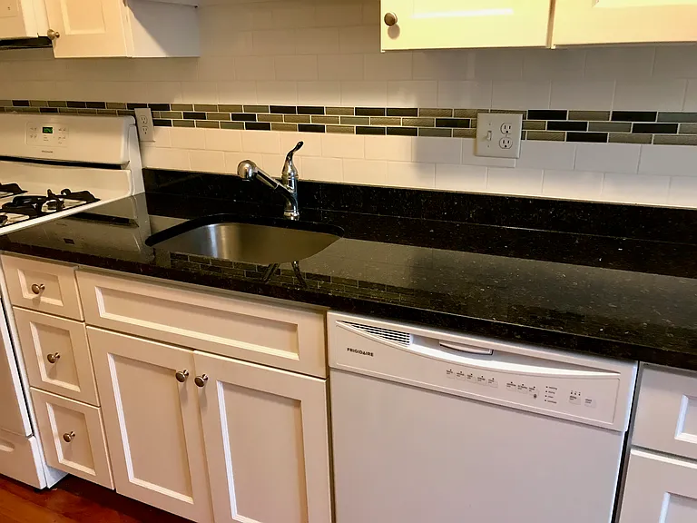 8 Mount Ida St #7 — Photo 6