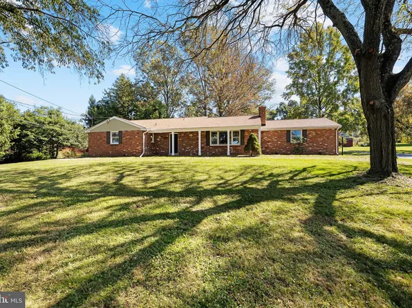 15 Roser Ln, Hockessin, DE 19707