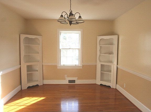4th image of 904 Gates St