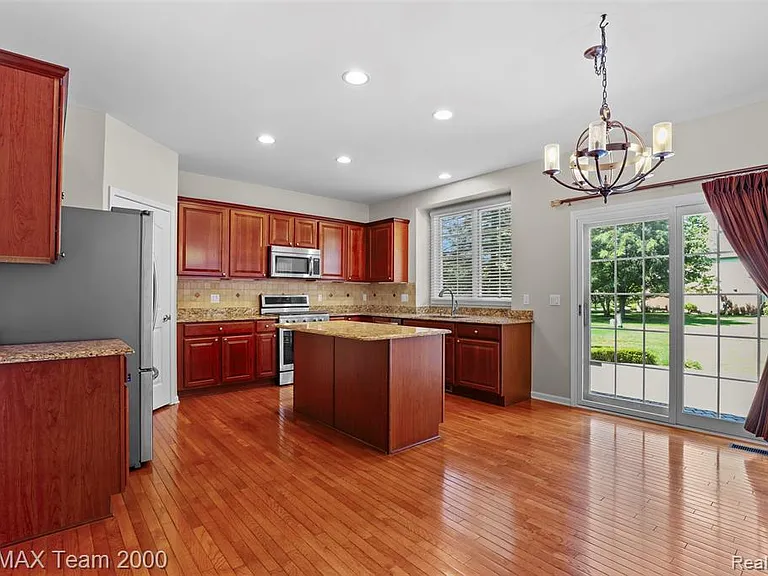 1248 Lasalle Rd — Photo 27