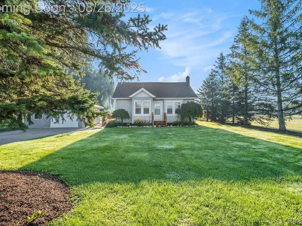 2325 S Irish Rd, Davison, MI 48423