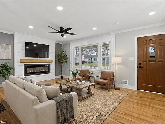 3rd image of 3041 S 46th St