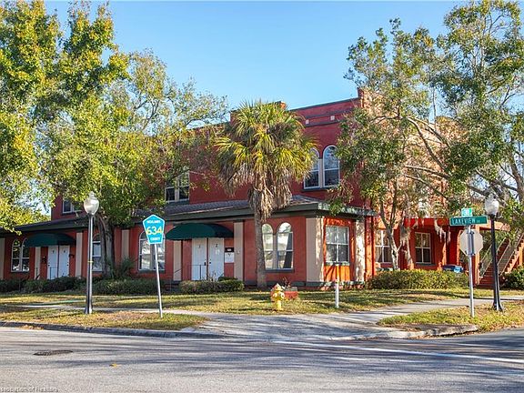 3rd image of 2100 Lakeview Dr #1