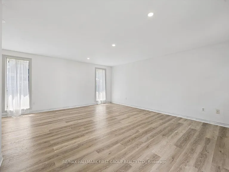 211 Casimir St — Photo 9