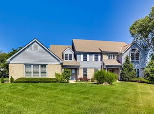 560 Regalia Dr, Inverness, IL 60010