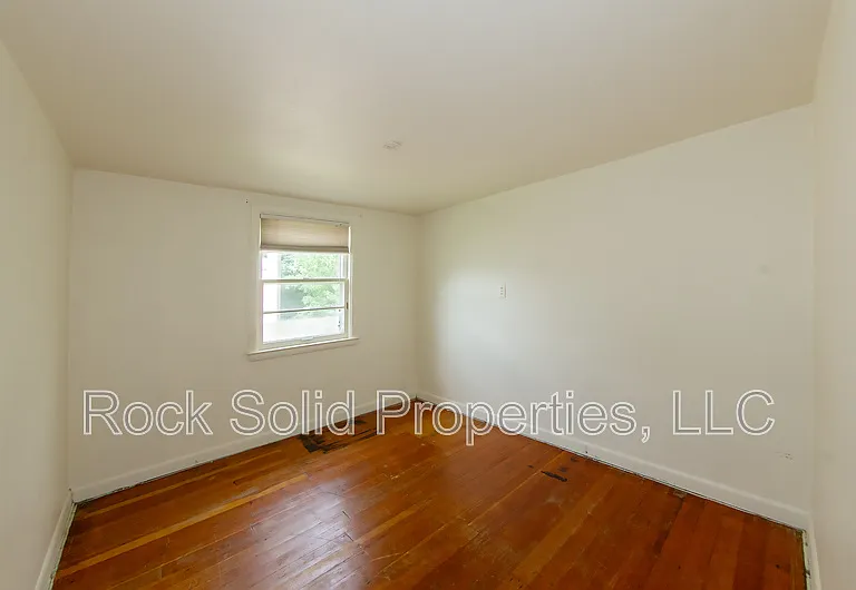 210 Seymour Ave — Photo 23
