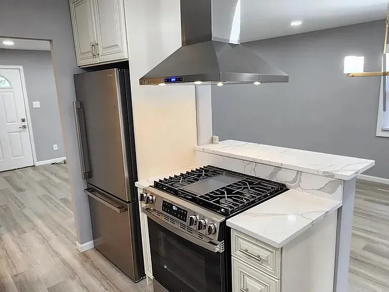 7809 Belmont Ave — Photo 1