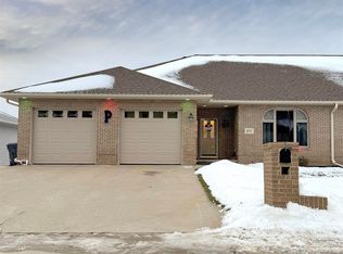854 Springbrook Dr, Hinton, IA 51024