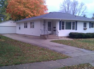 960 27th St, Marion, IA 52302