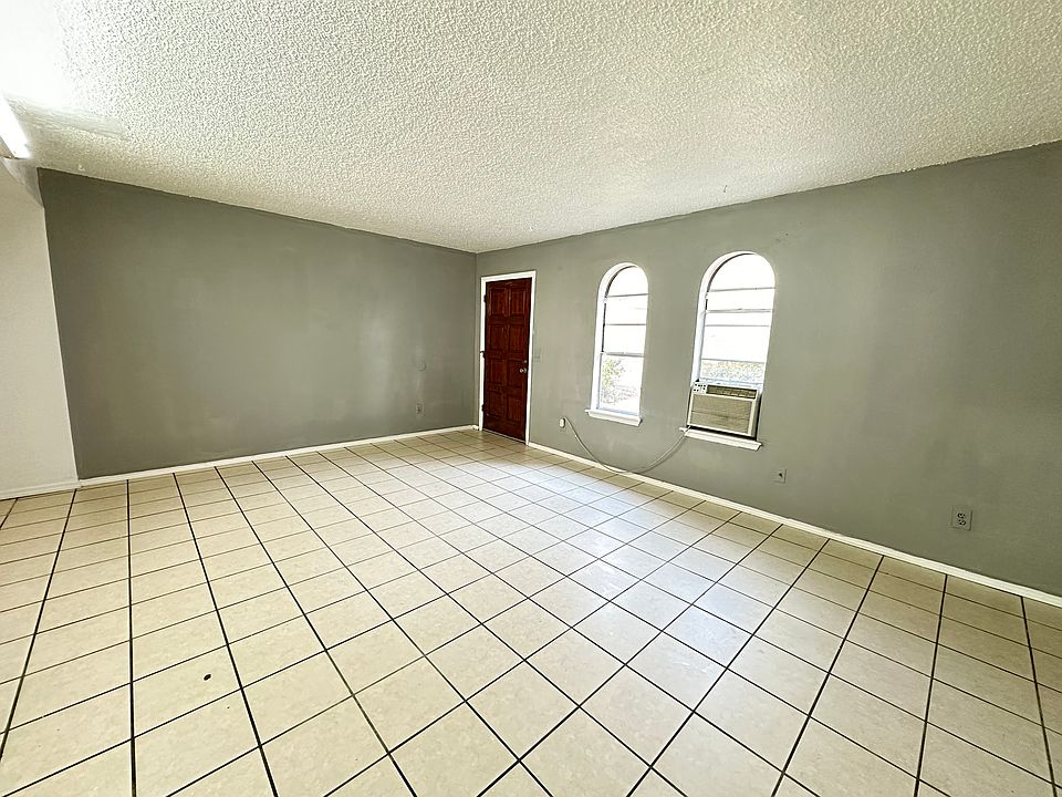 1st image of 926 Greenvale Rd