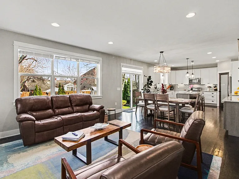 3906 Hillside Dr — Photo 3