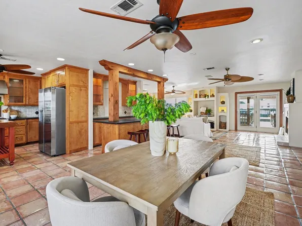 557 Pompano St, Bayou Vista, TX 77563