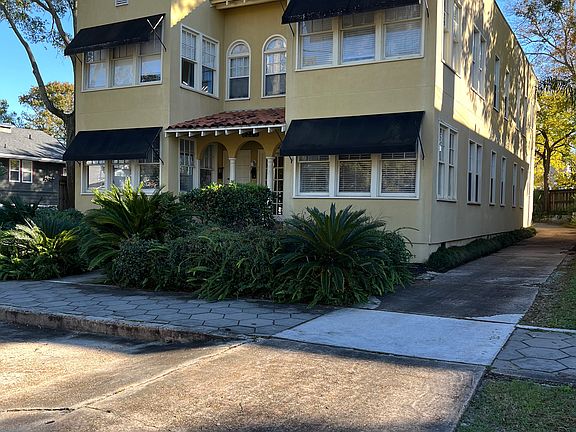 Front driveway to back parking lot. Apartment available is bottom right.