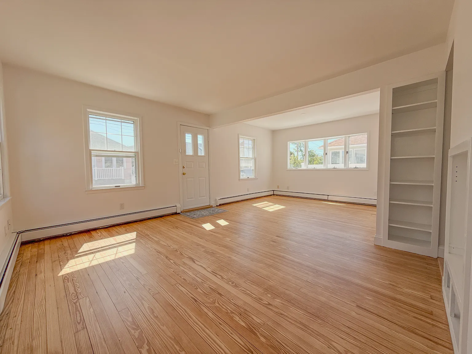 3 bed, 858 sqft, $5,000 — Photo 4