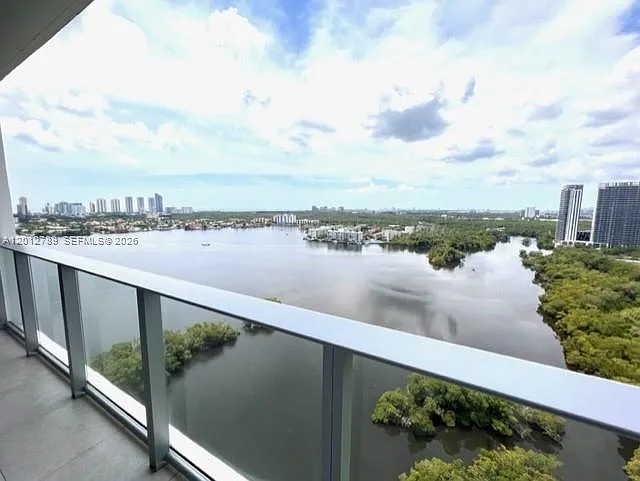 17111 Biscayne Blvd #2102 — Photo 32