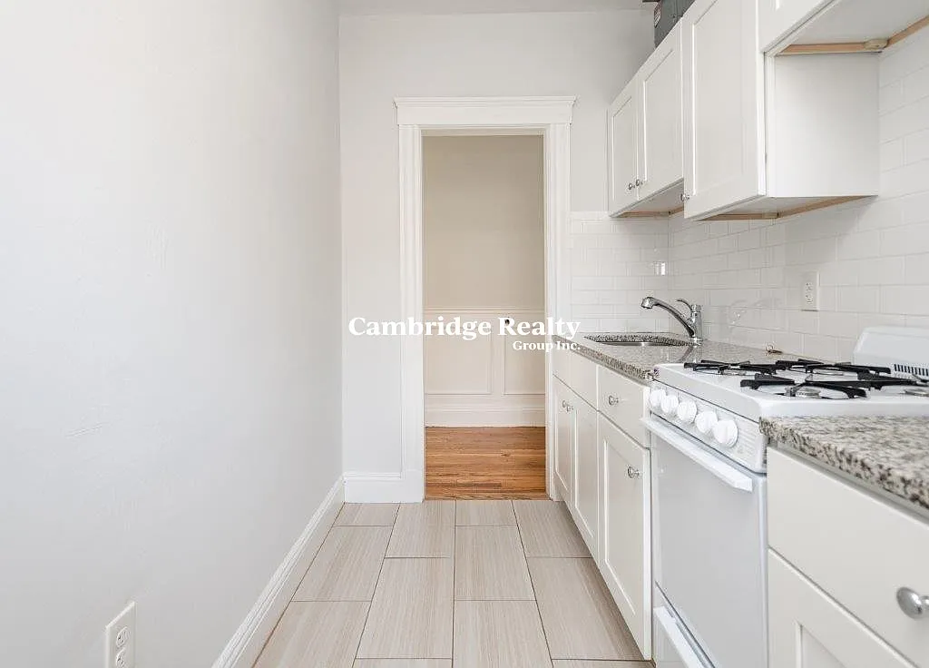 Studio, 1.0 bath, 349 sqft, $2,550 — Photo 2