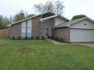 1704 Edge Hill Rd, Benbrook, TX 76126