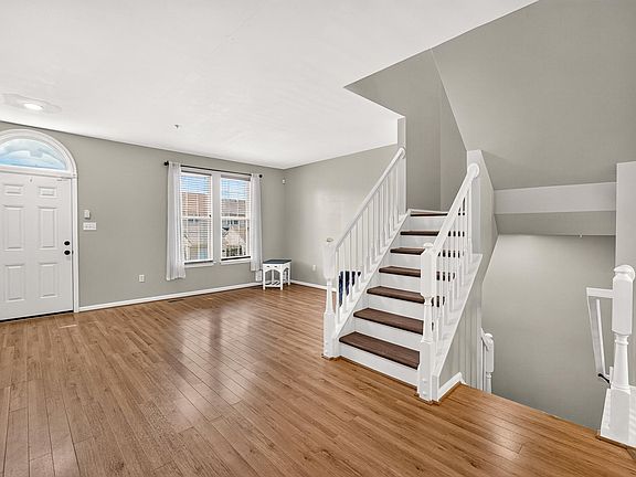 2nd image of 2433 Lakeside Dr