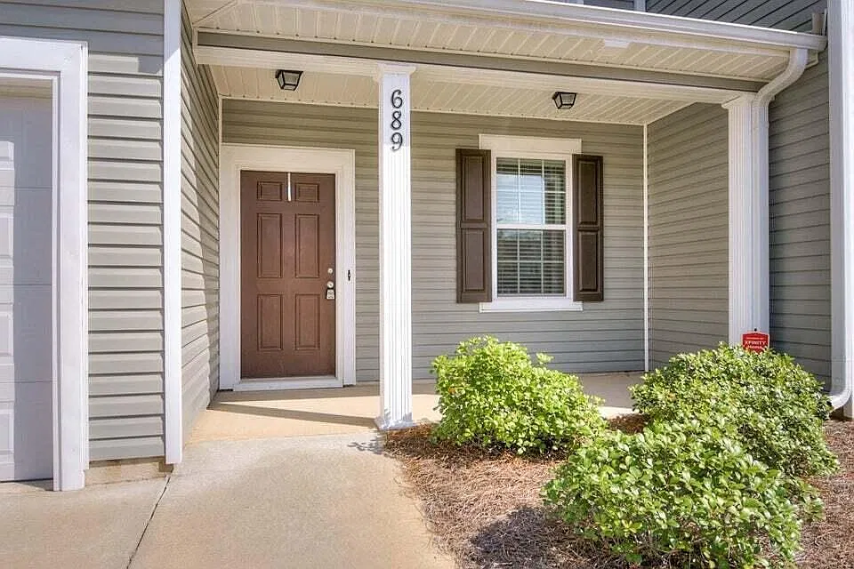 3 bed, 2.5 bath, 1520 sqft, $1,750 — Photo 2