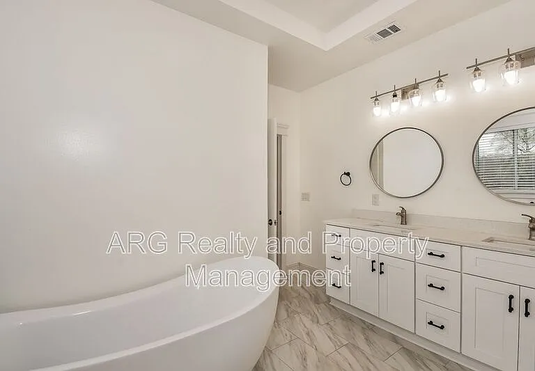 2215 Lang Dr SW — Photo 32
