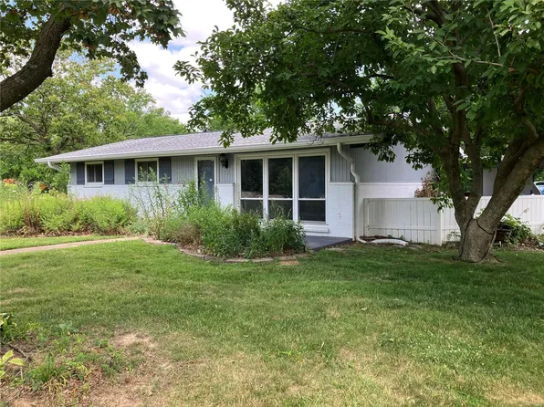 11 Deerfield Ln, Saint Louis, MO 63146