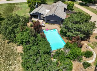 1845 Valley View Dr, Salina, KS 67401