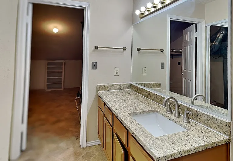 9600 Royal Ln #301 — Photo 18