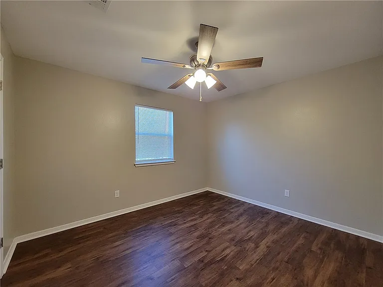 2700 Evergreen Cir #B — Photo 6