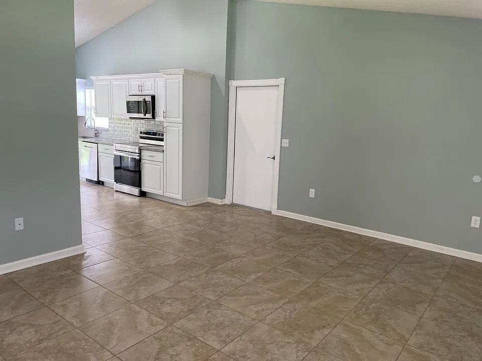 3 bed, 1043 sqft, $2,450 — Photo 4