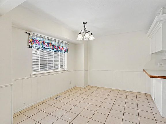 5th image of 2721 Forest Oaks Cir