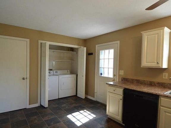 3rd image of 139 Little River Dr