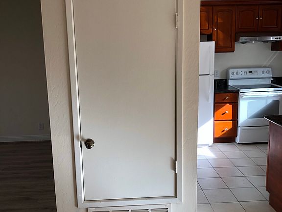 5th image of 818 Juno Ln #1