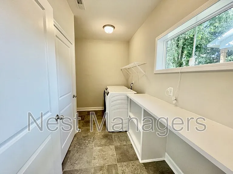 1102 Norwood St — Photo 17