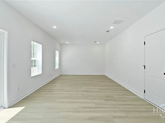 5th image of 176 Kingswood Cir